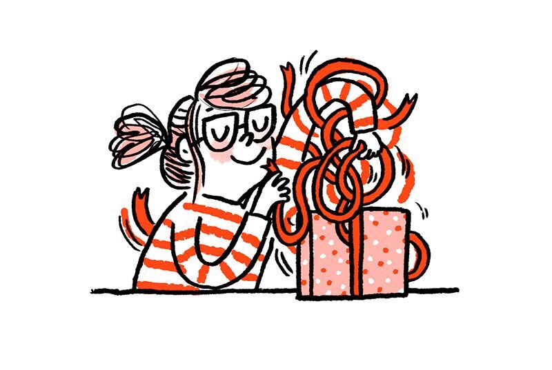 https://cdn.tinyview.com/gemma/2021/12/22/wrapping-gifts/3.jpg